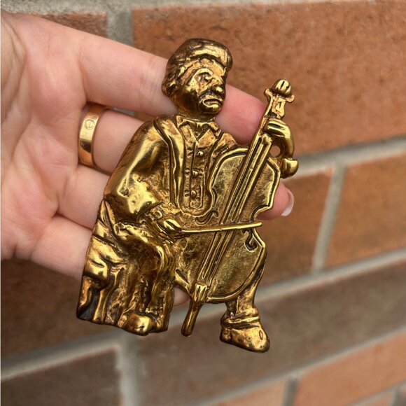 Rare Unique Extra Large Gold-Tone Man Playing Cello Brooch - Picture 2 of 6